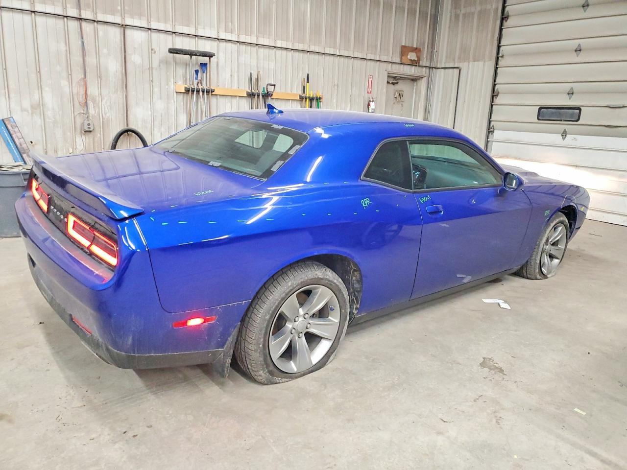 2022 Dodge Challenger Sxt - Фото 3