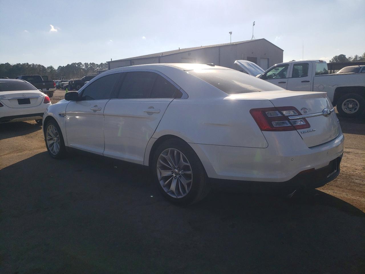 2014 Ford Taurus Limited - Фото 2