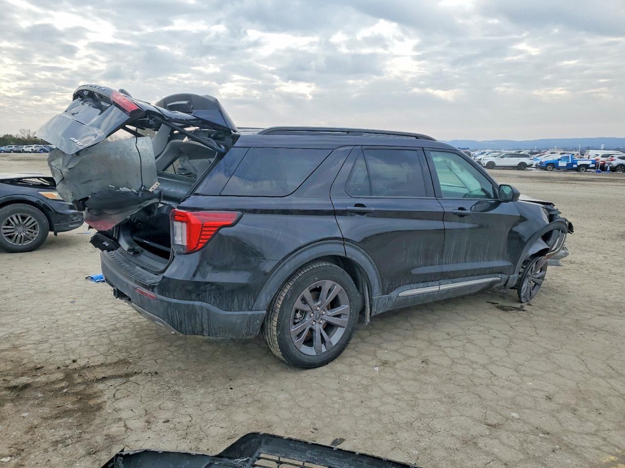 2025 Ford Explorer Active - Фото 3