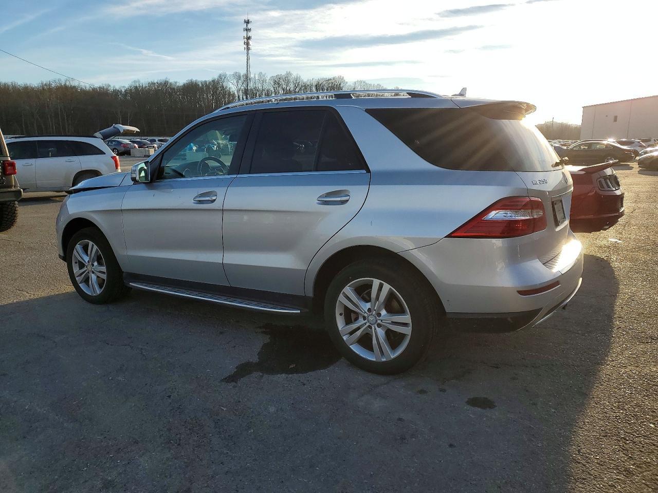 2015 Mercedes-Benz Ml 250 Bluetec - Фото 2