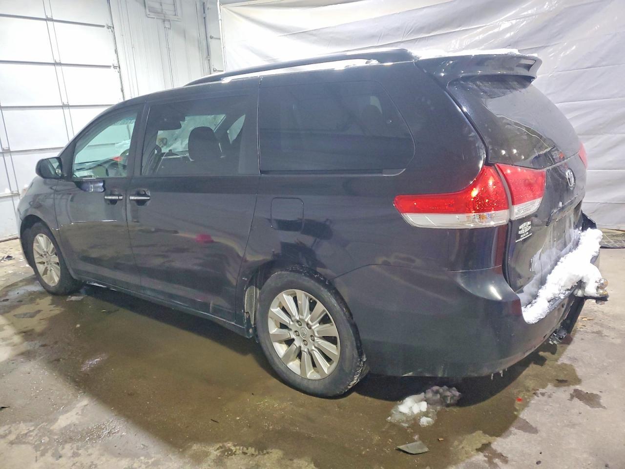 2014 Toyota Sienna Xle 7-Passenger - Фото 2