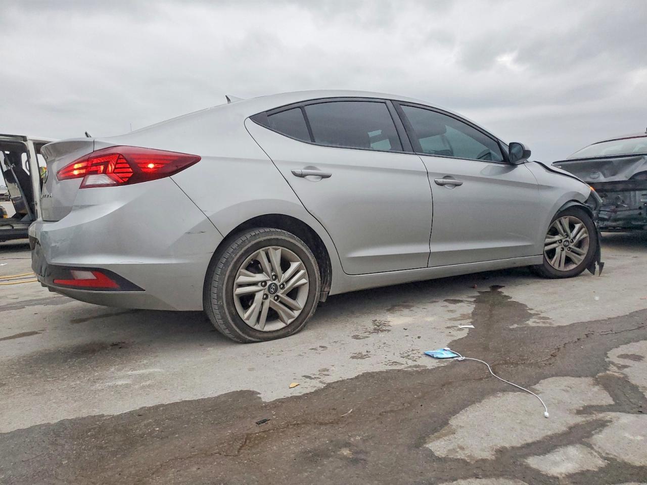 2020 Hyundai Elantra Sel - Фото 3