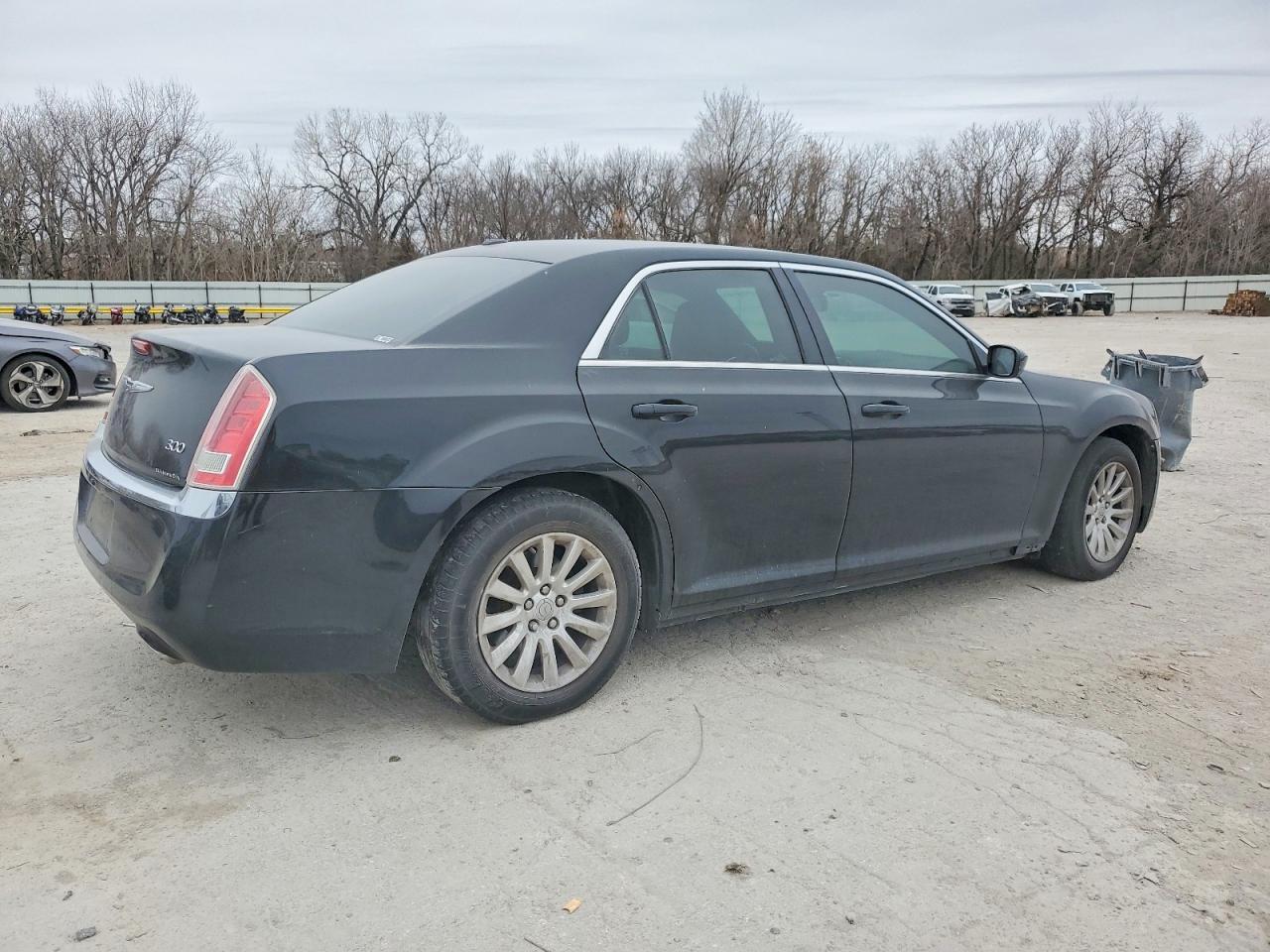 2013 Chrysler 300 - Фото 3
