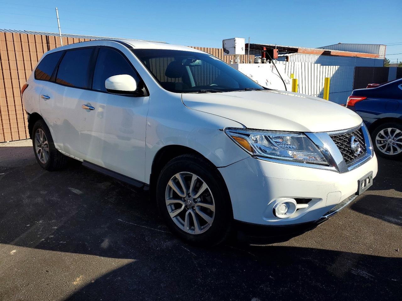 2014 Nissan Pathfinder S - Image 4
