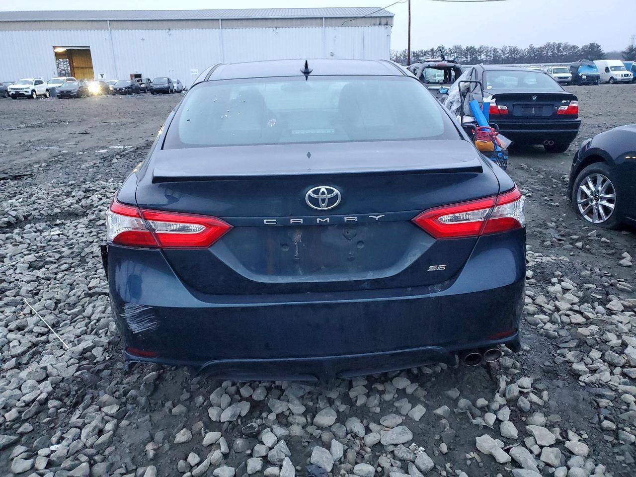 2020 Toyota Camry Se - Фото 6