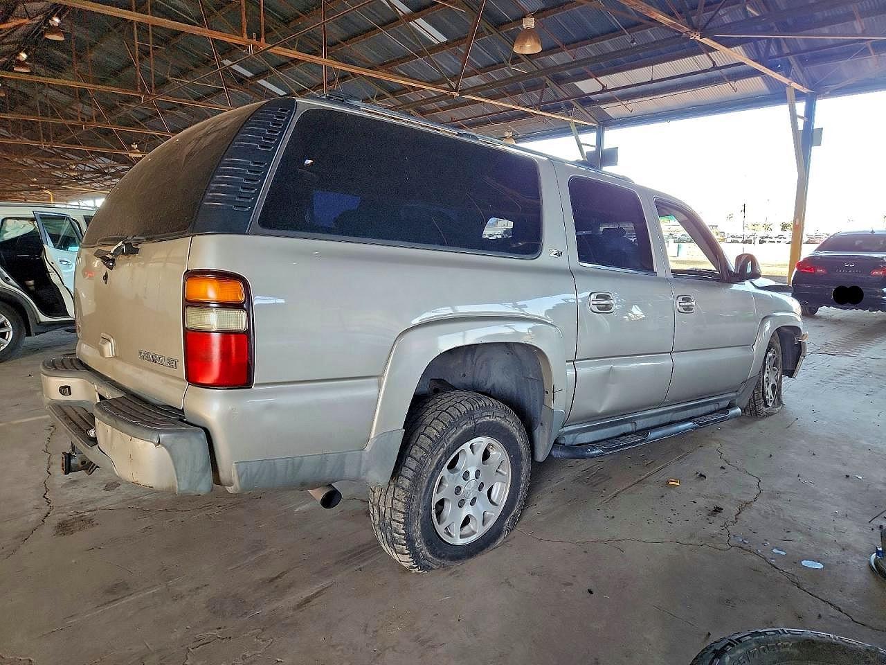 2004 Chevrolet Suburban K1500 - Фото 3