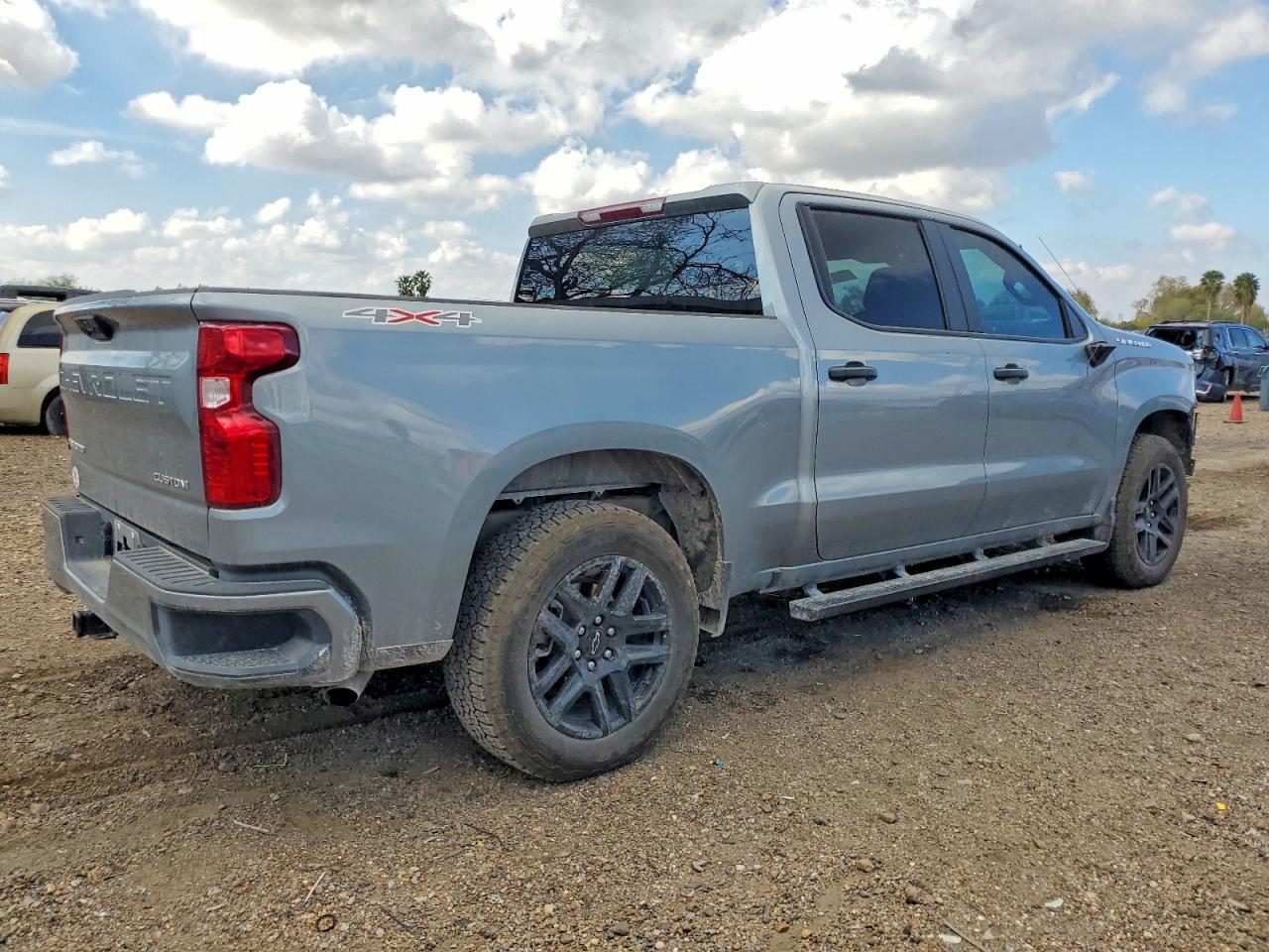 2025 Chevrolet Silverado K1500 Custom - Фото 3