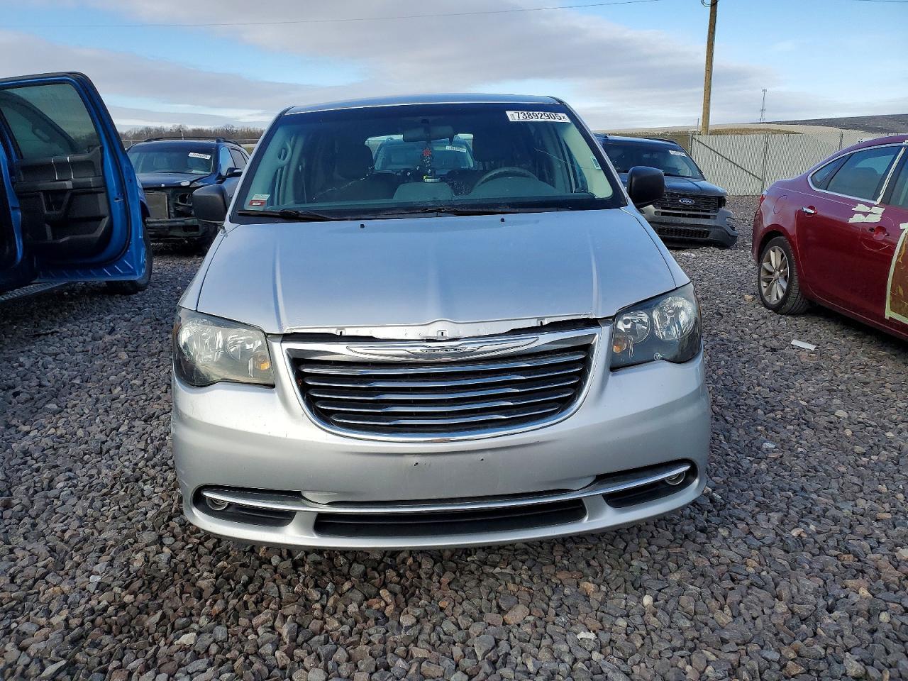 2010 Chrysler Town & Country Lx - Image 5