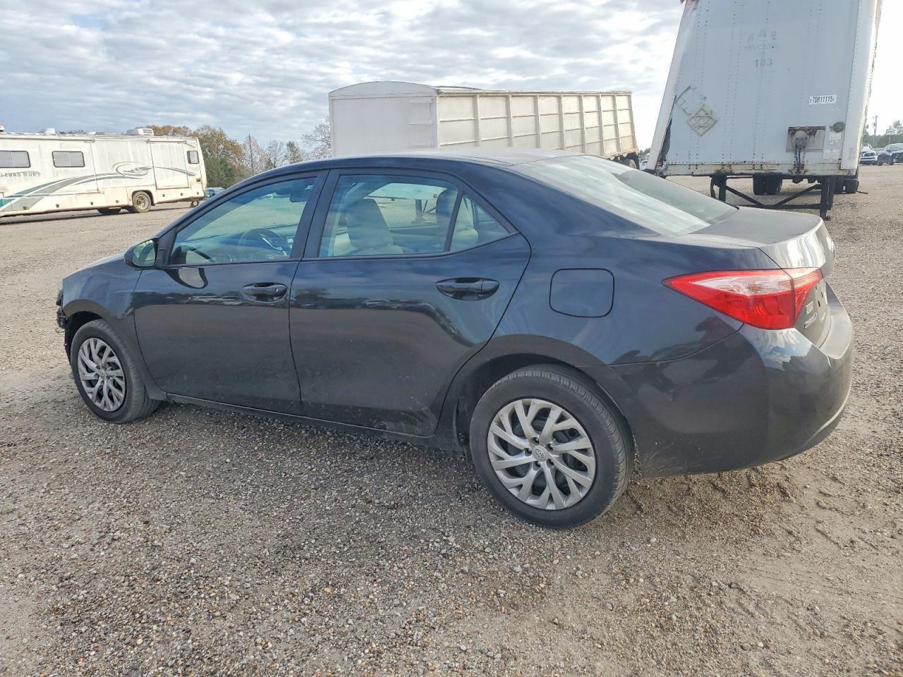 2018 Toyota Corolla L - Фото 2