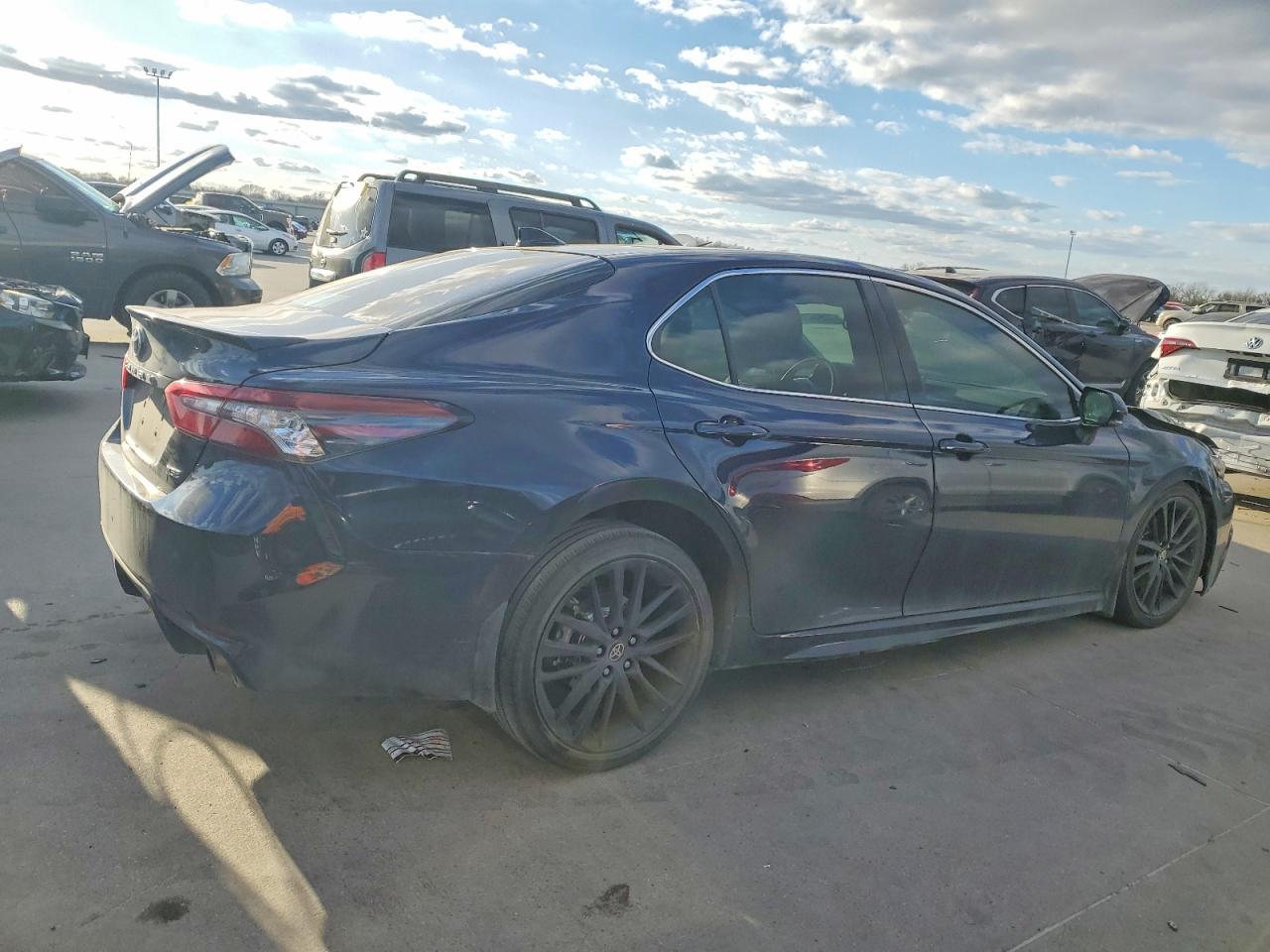 2021 Toyota Camry Xse - Фото 3