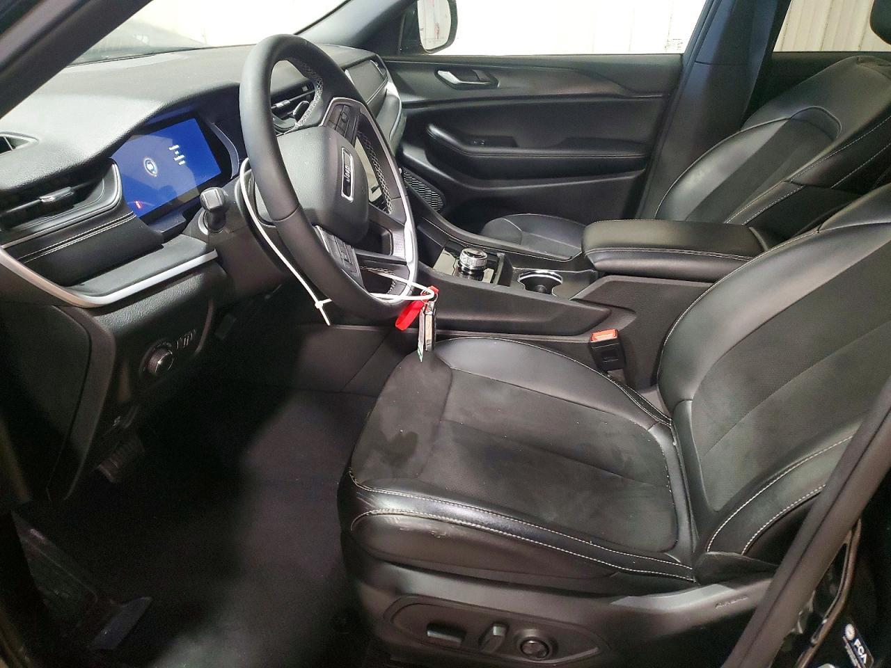 2024 Jeep Grand Cherokee Laredo - Image 7