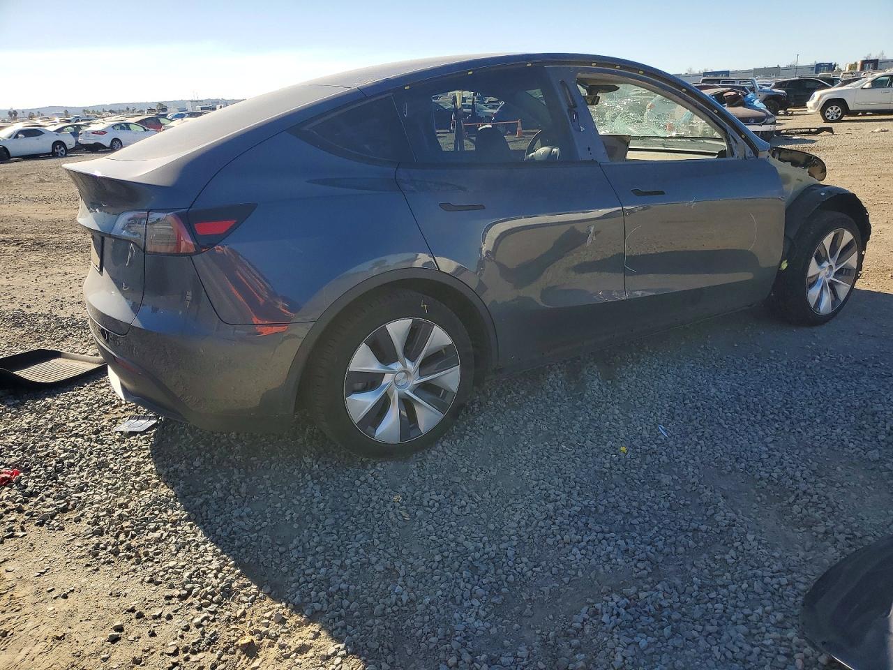 2023 Tesla Model Y - Image 3