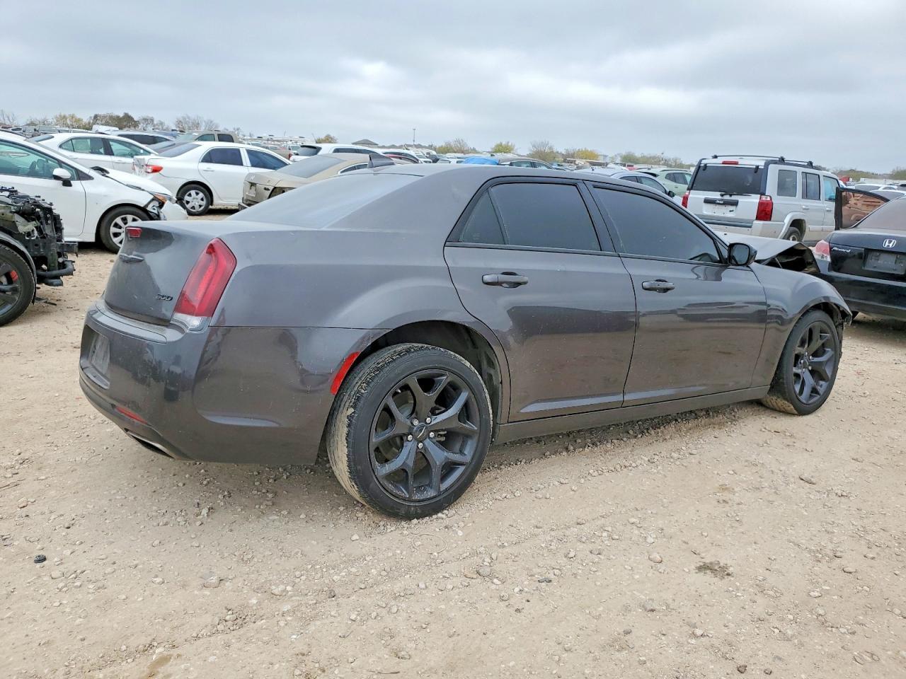 2023 Chrysler 300 Touring - Фото 3