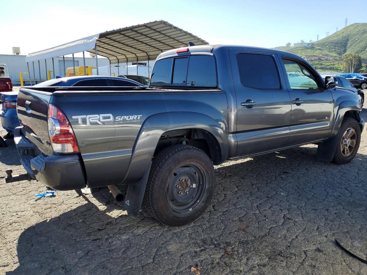 2014 Toyota Tacoma Double Cab - Фото 3