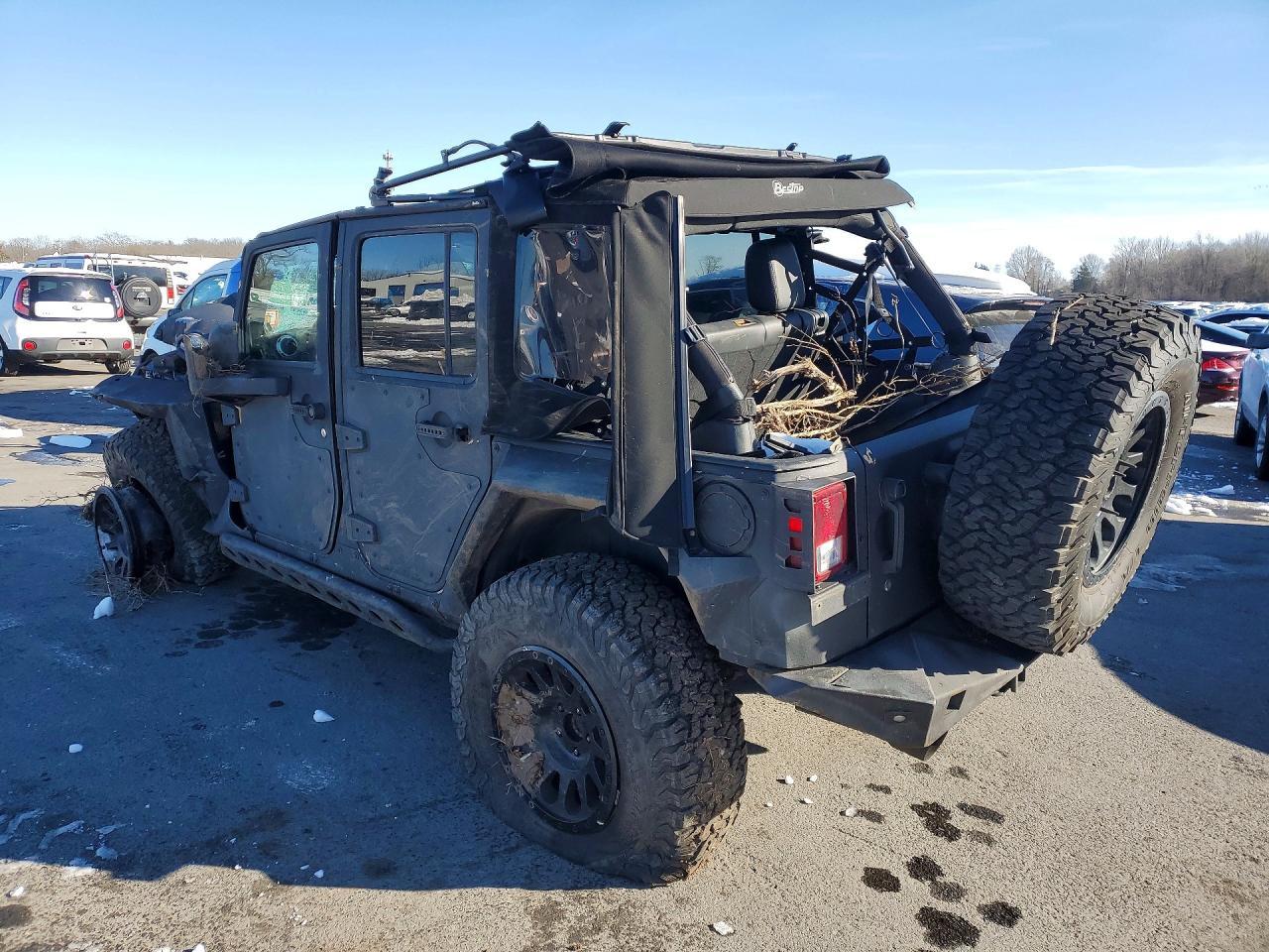 2014 Jeep Wrangler Unlimited Sahara - Фото 2