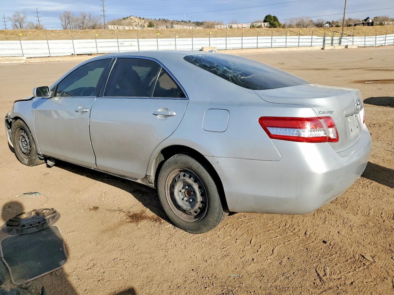 2011 Toyota Camry Base - Фото 2