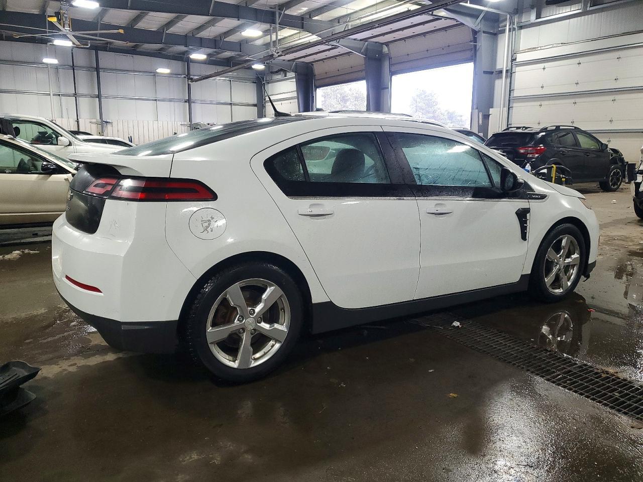 2012 Chevrolet Volt - Image 3