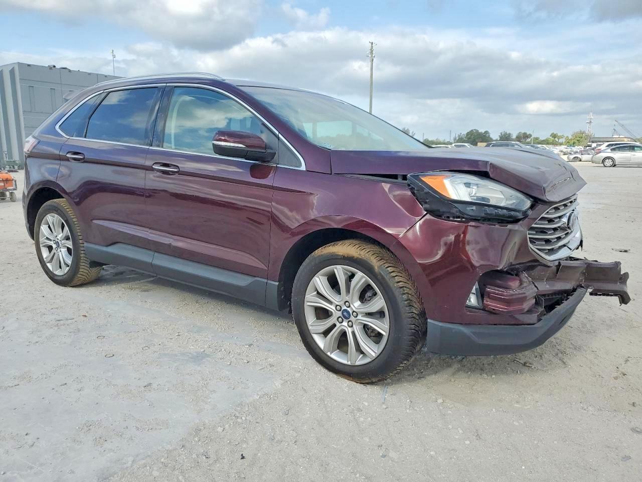 2019 Ford Edge Titanium - Image 4