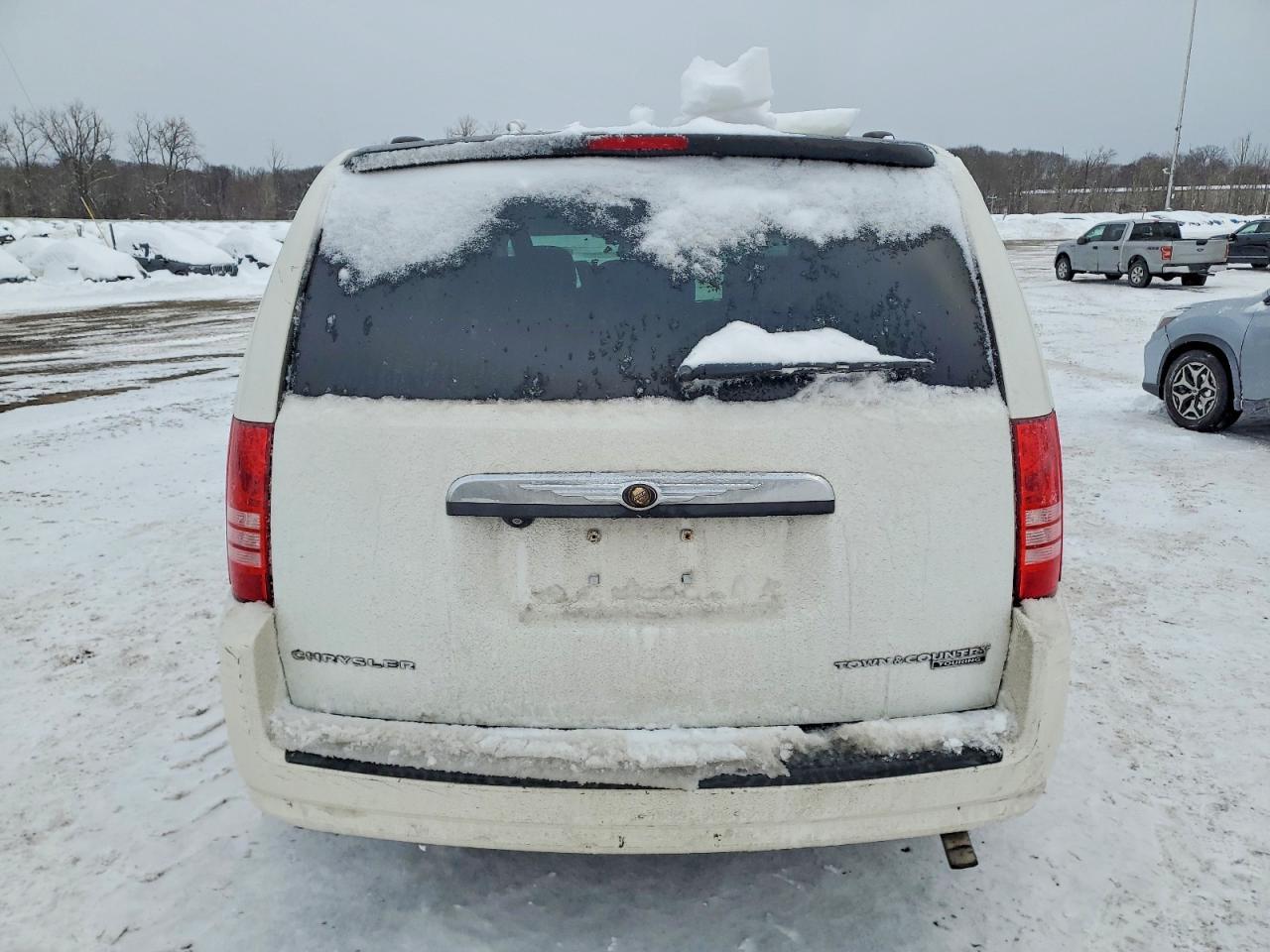 2010 Chrysler Town & Country Touring Plus - Image 6