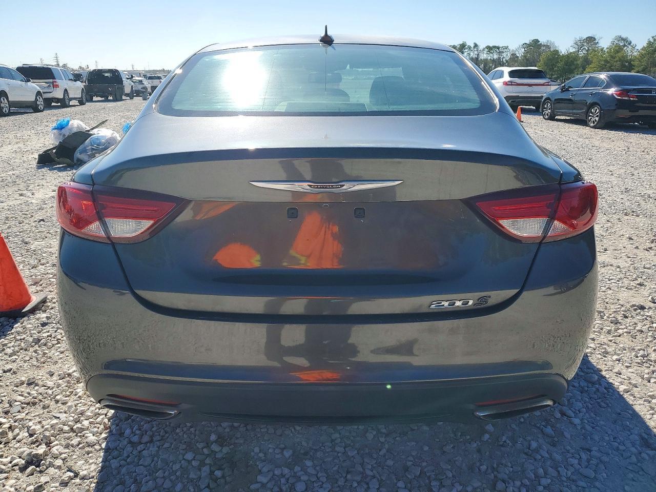 2016 Chrysler 200 S - Image 6