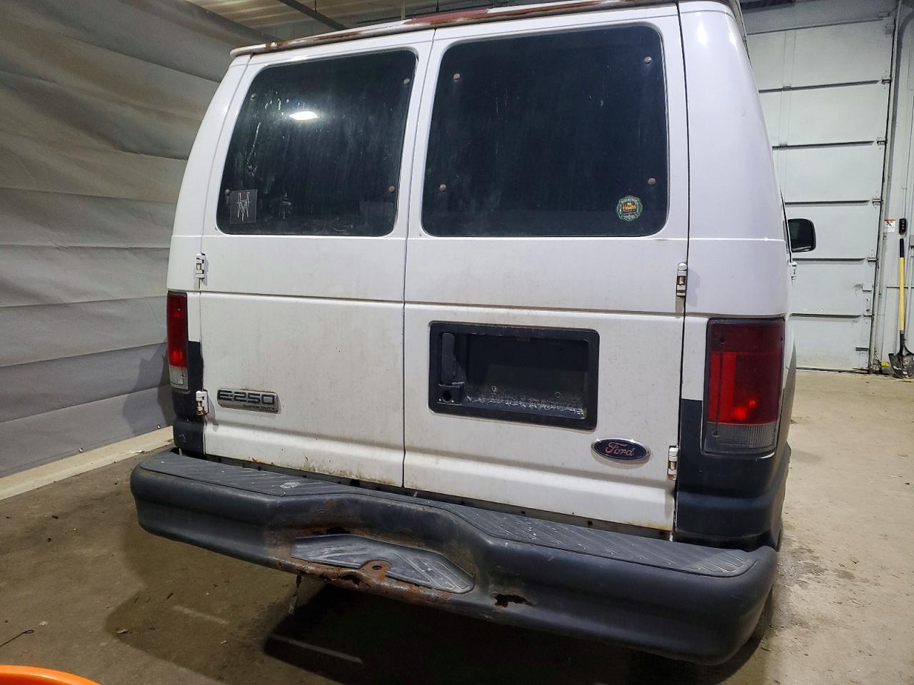 2007 Ford Econoline E250 Van - Фото 6