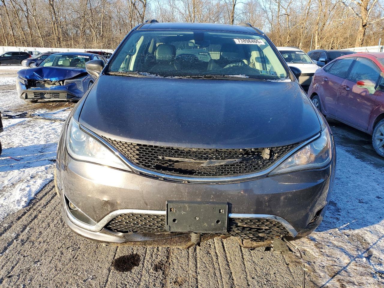 2017 Chrysler Pacifica Touring L - Image 5