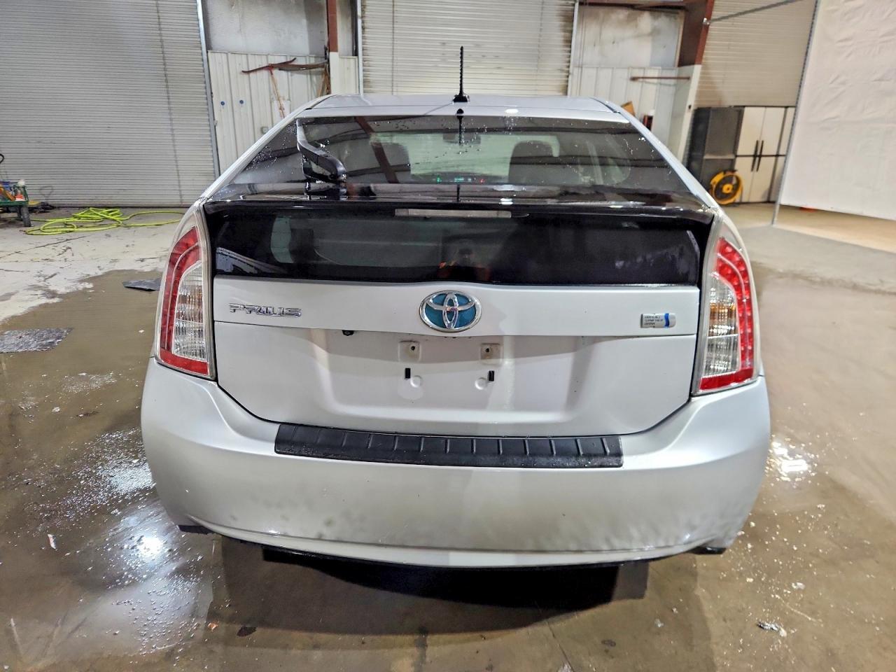 2012 Toyota Prius Three - Фото 6