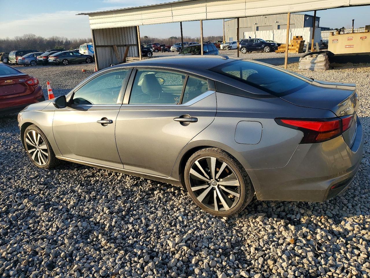 2021 Niss Altima - Фото 2