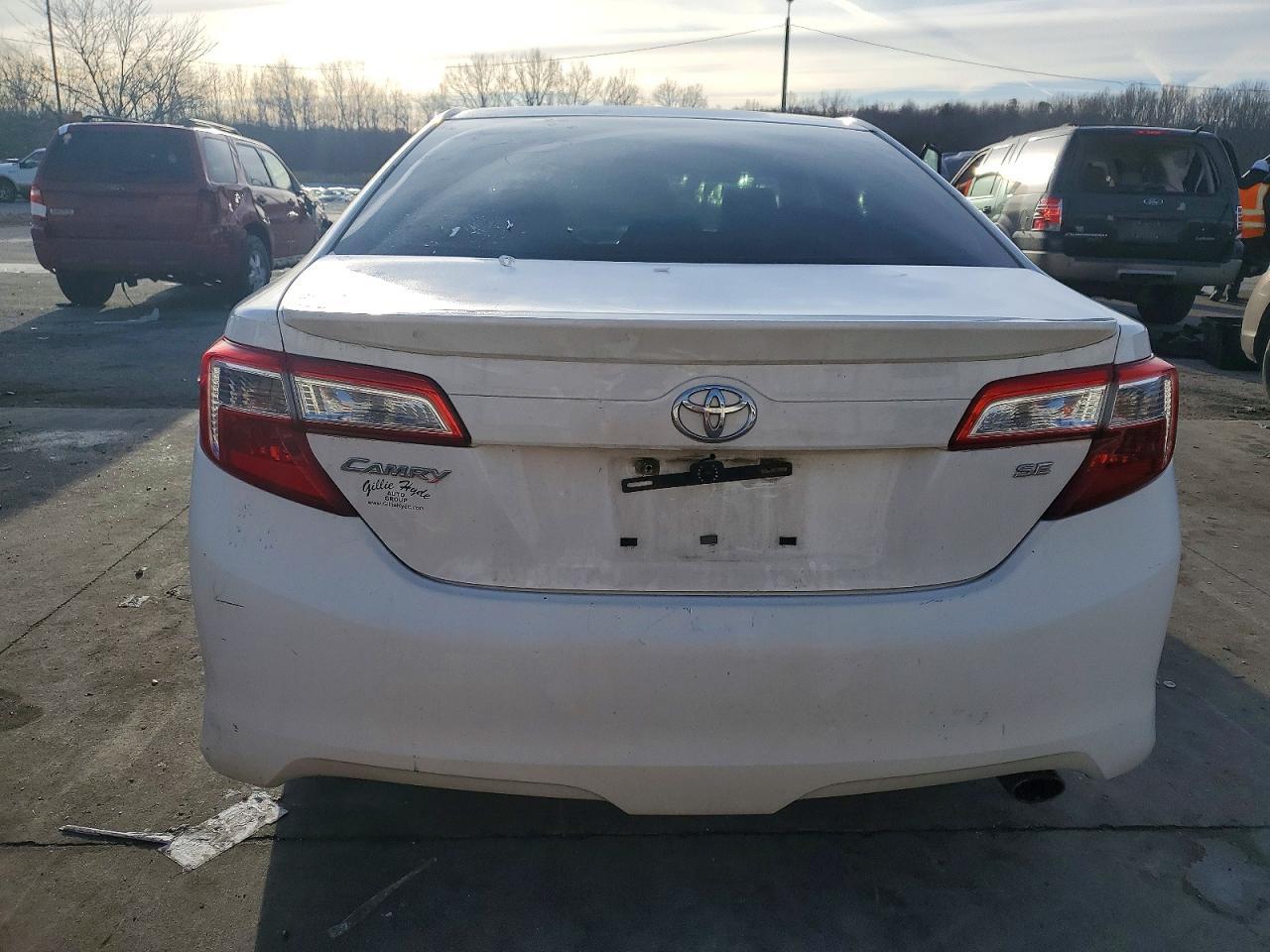 2014 Toyota Camry - Фото 6