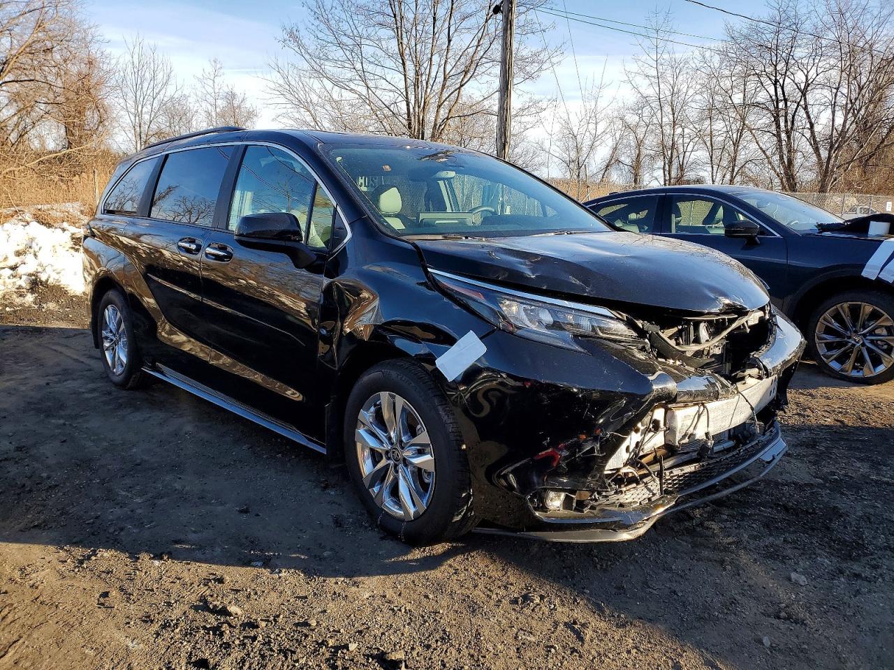 2025 Toyota Sienna Xle - Image 4