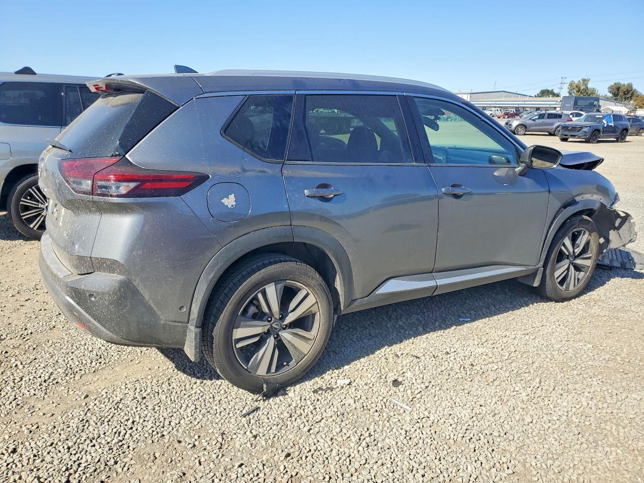 2023 Nissan Rogue Sl - Image 3