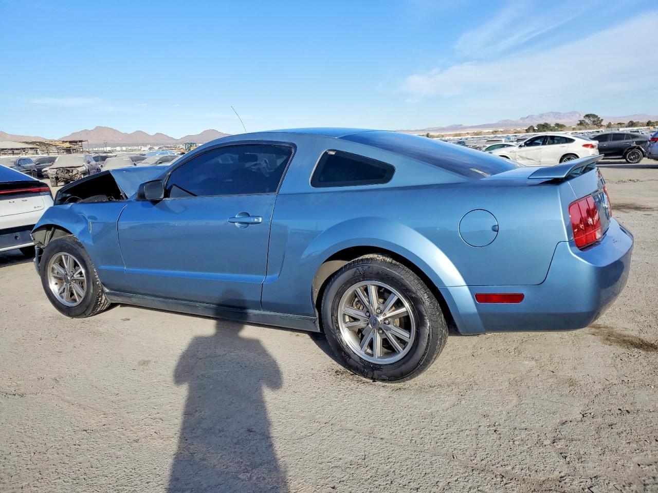2005 Ford Mustang - Фото 2