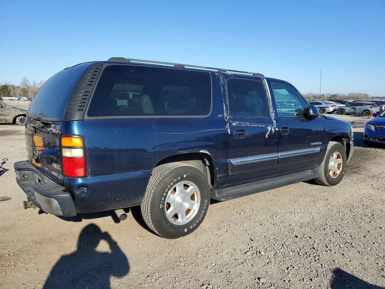 2004 GMC Yukon Xl K1500 - Image 3
