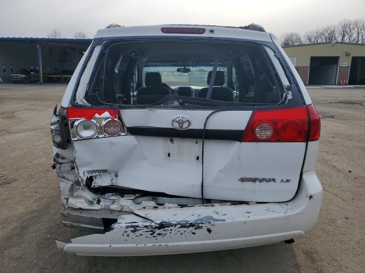 2007 Toyota Sienna Ce 7-Passenger - Image 6