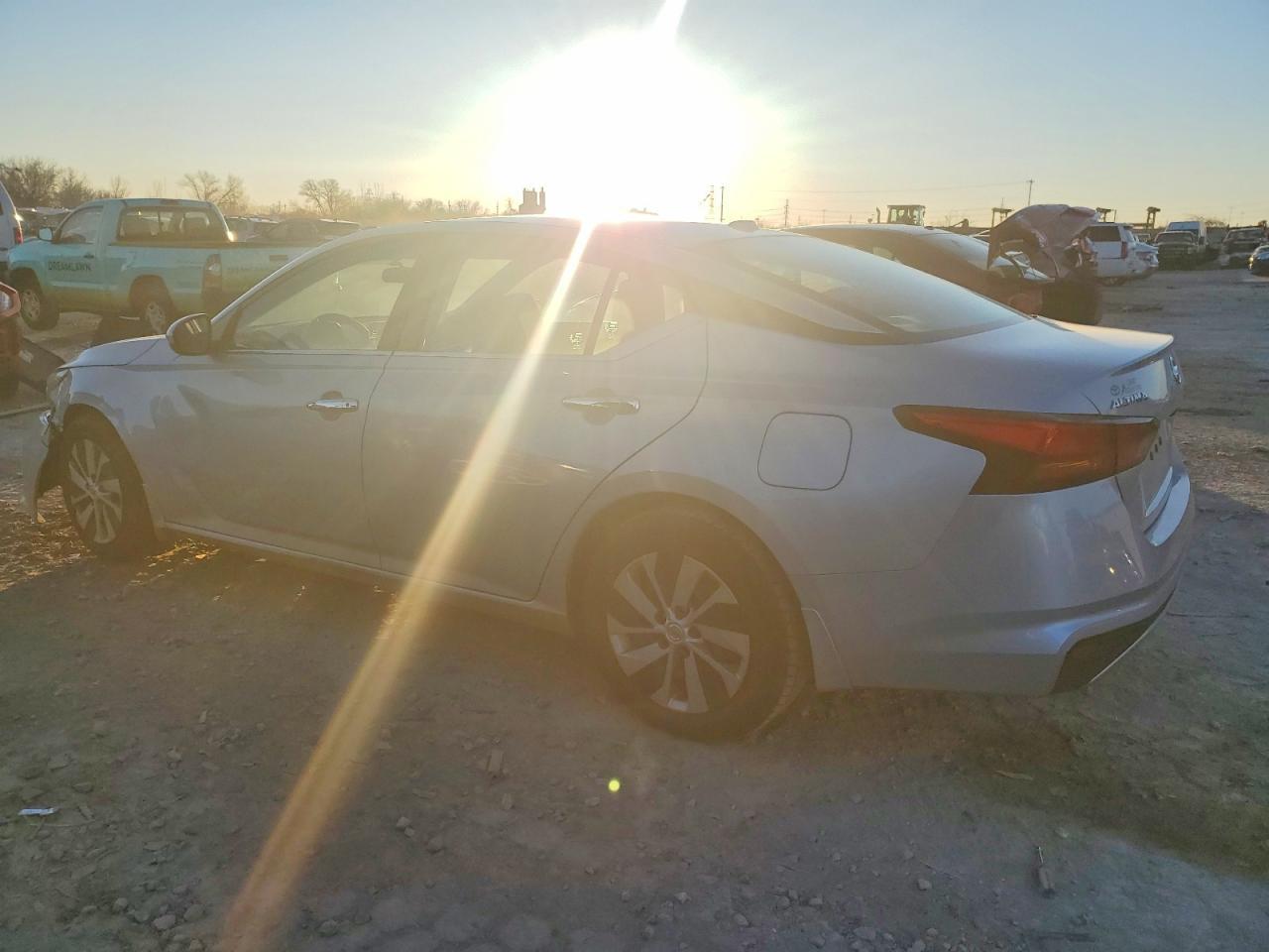 2019 Nissan Altima S - Фото 2
