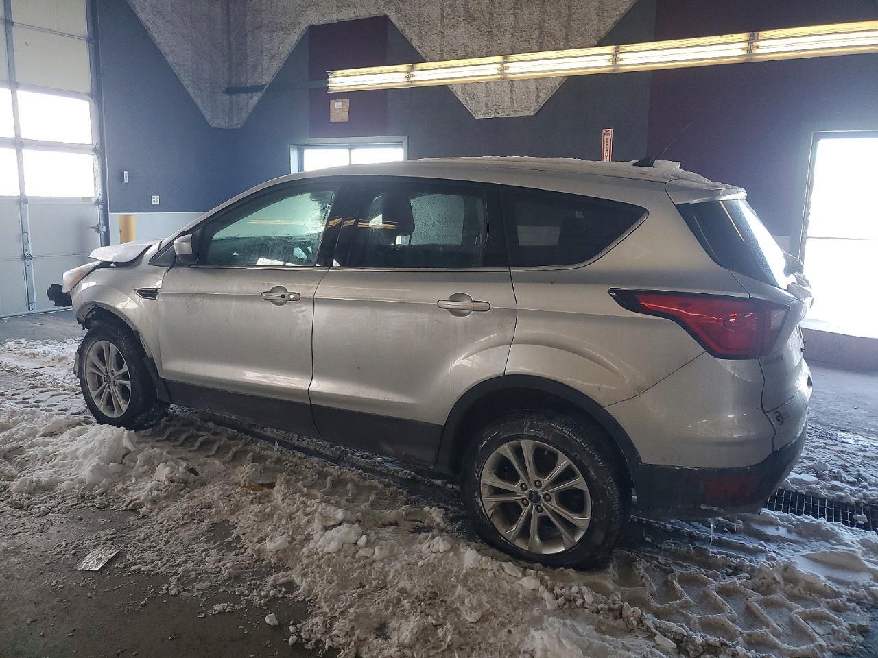 2019 Ford Escape Se - Фото 2