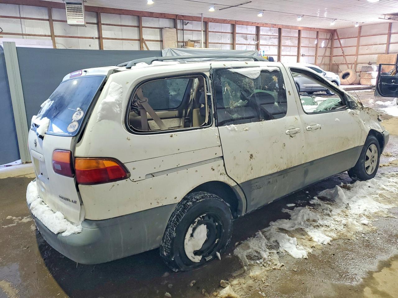 1999 Toyota Sienna Le - Фото 3