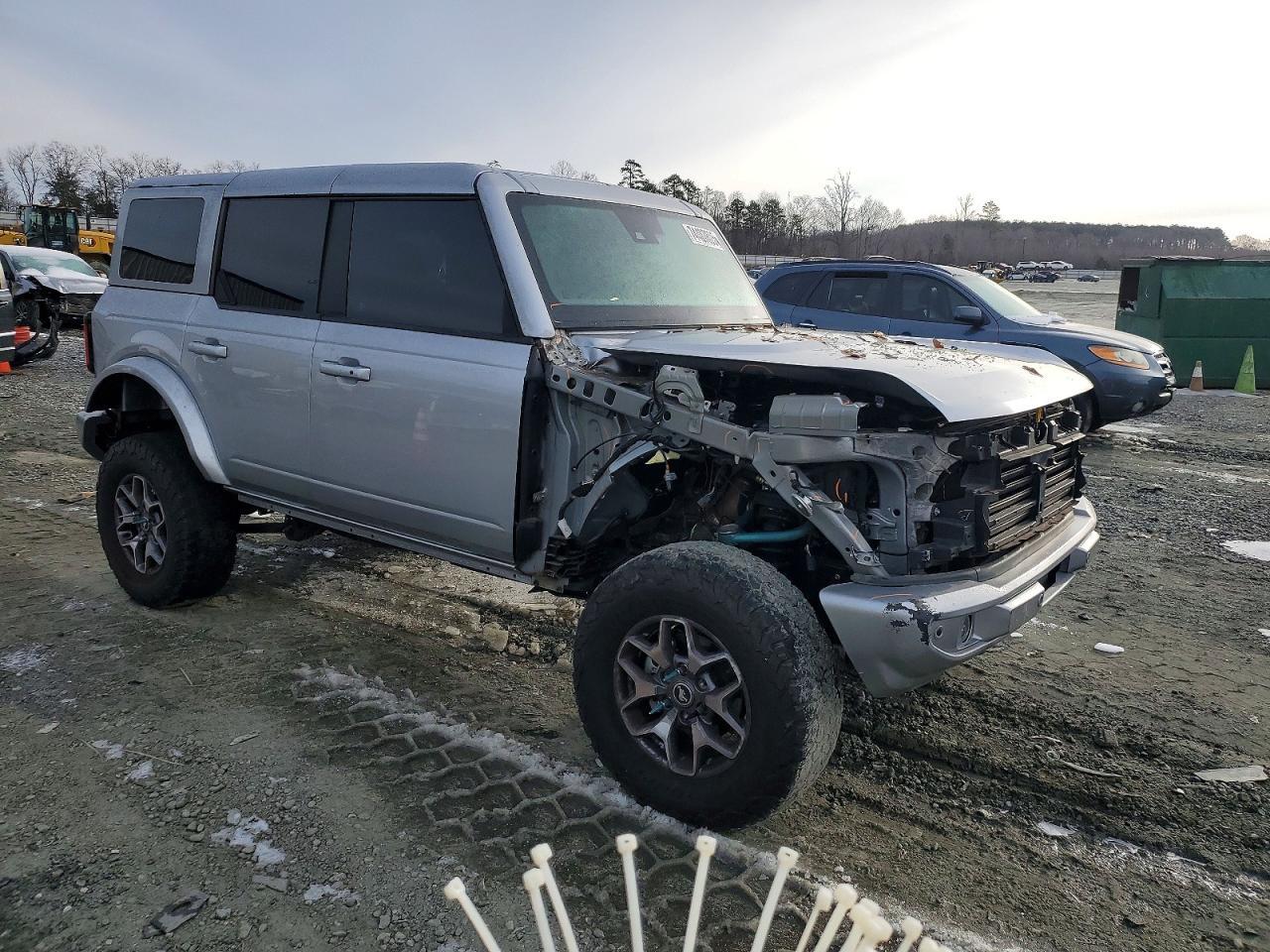 2022 Ford Bronco Base - Image 4