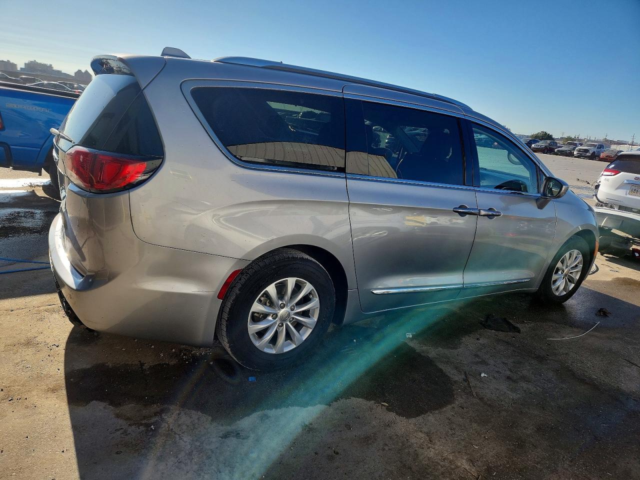 2018 Chrysler Pacifica Touring L - Фото 3