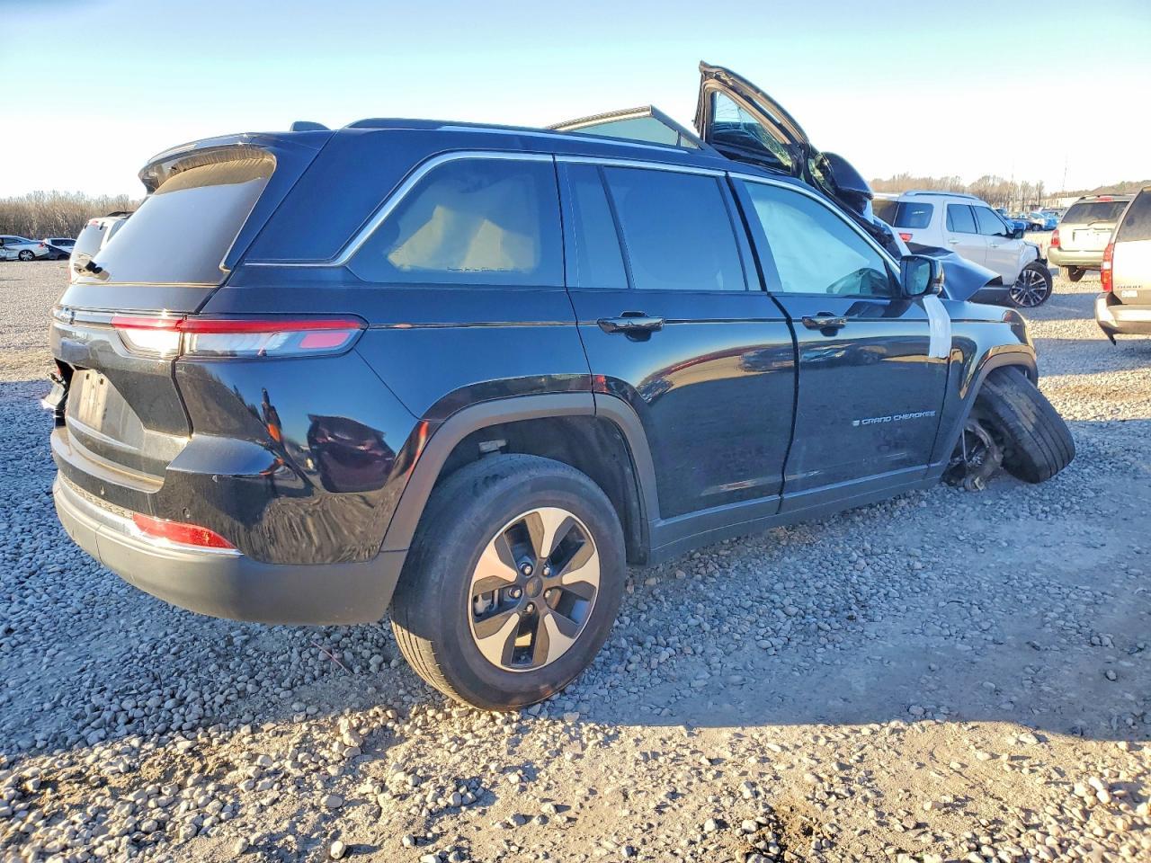 2023 Jeep Fgrand Cherokee - Image 3