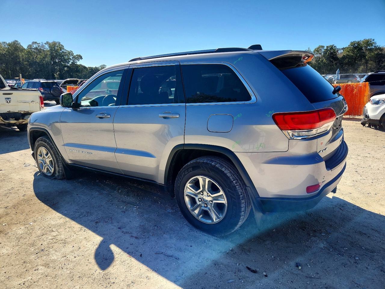 2016 Jeep Grand Cherokee Laredo - Фото 2