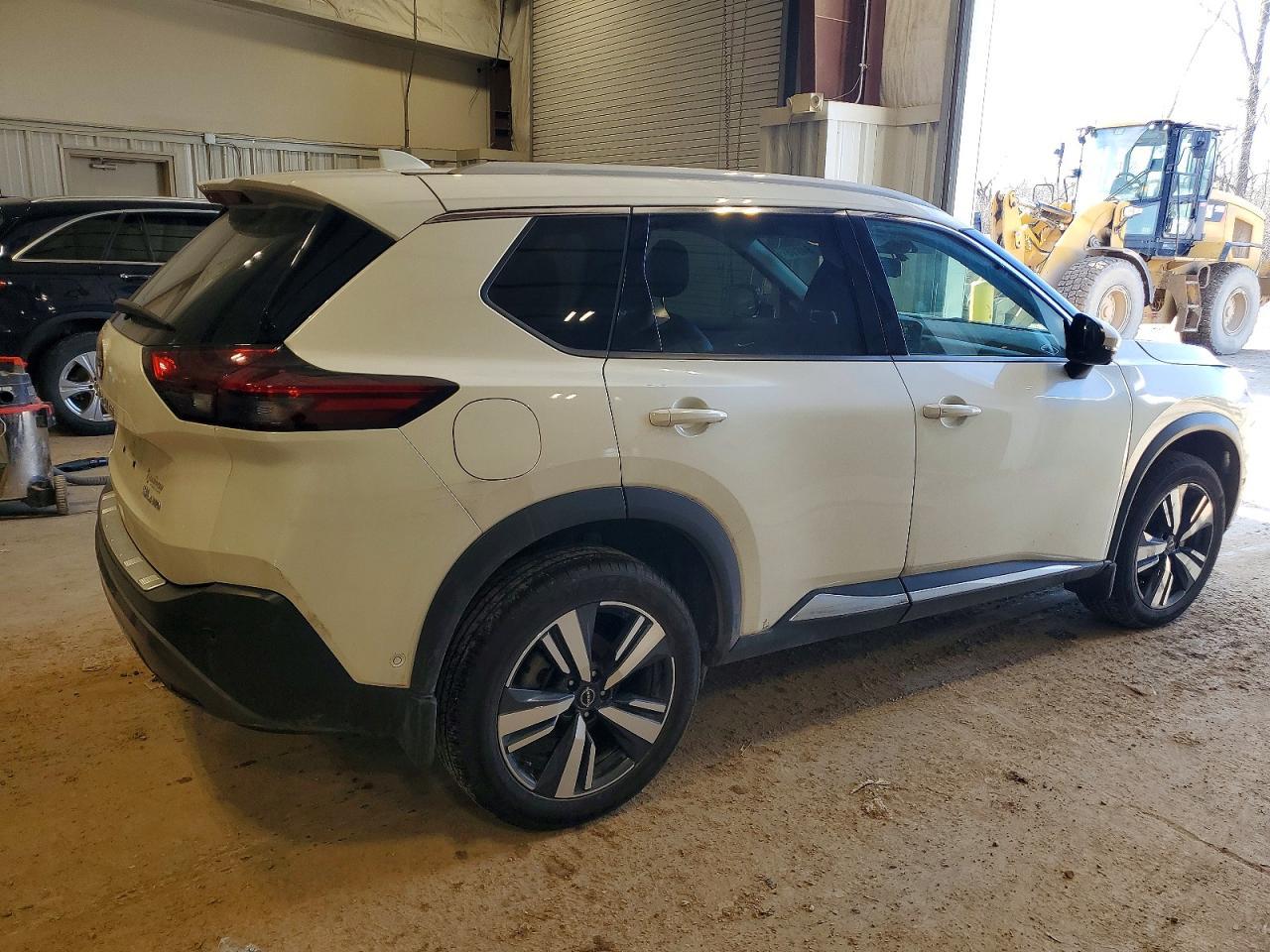 2023 Nissan Rogue Sl - Image 3