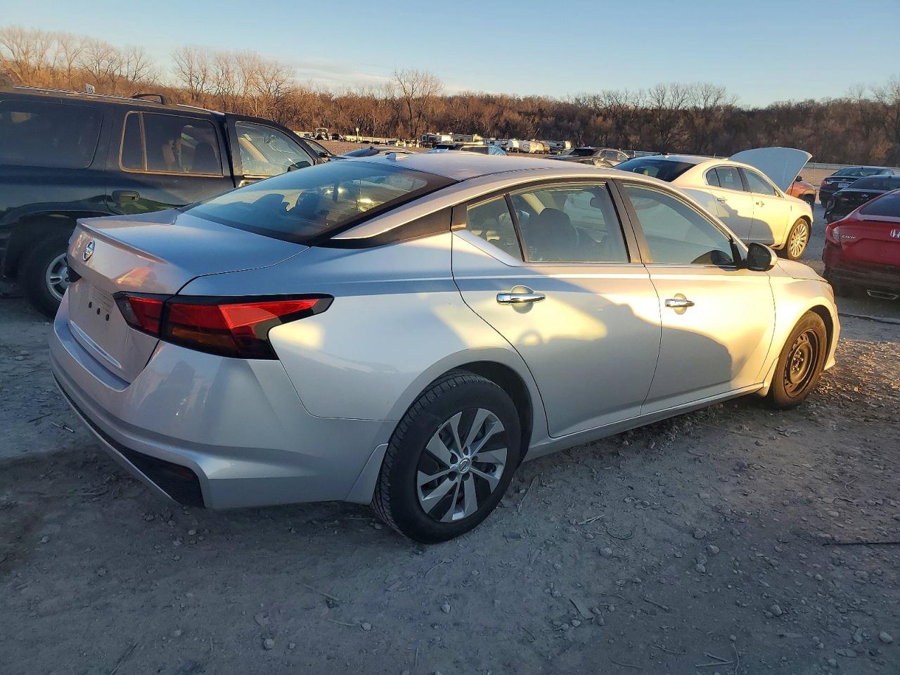 2019 Nissan Altima S - Фото 3