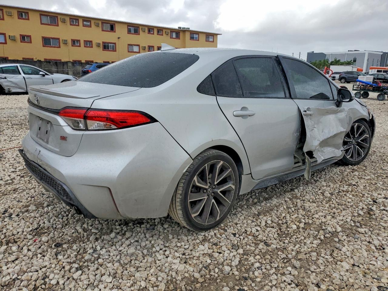 2020 Toyota Corolla Se - Фото 3