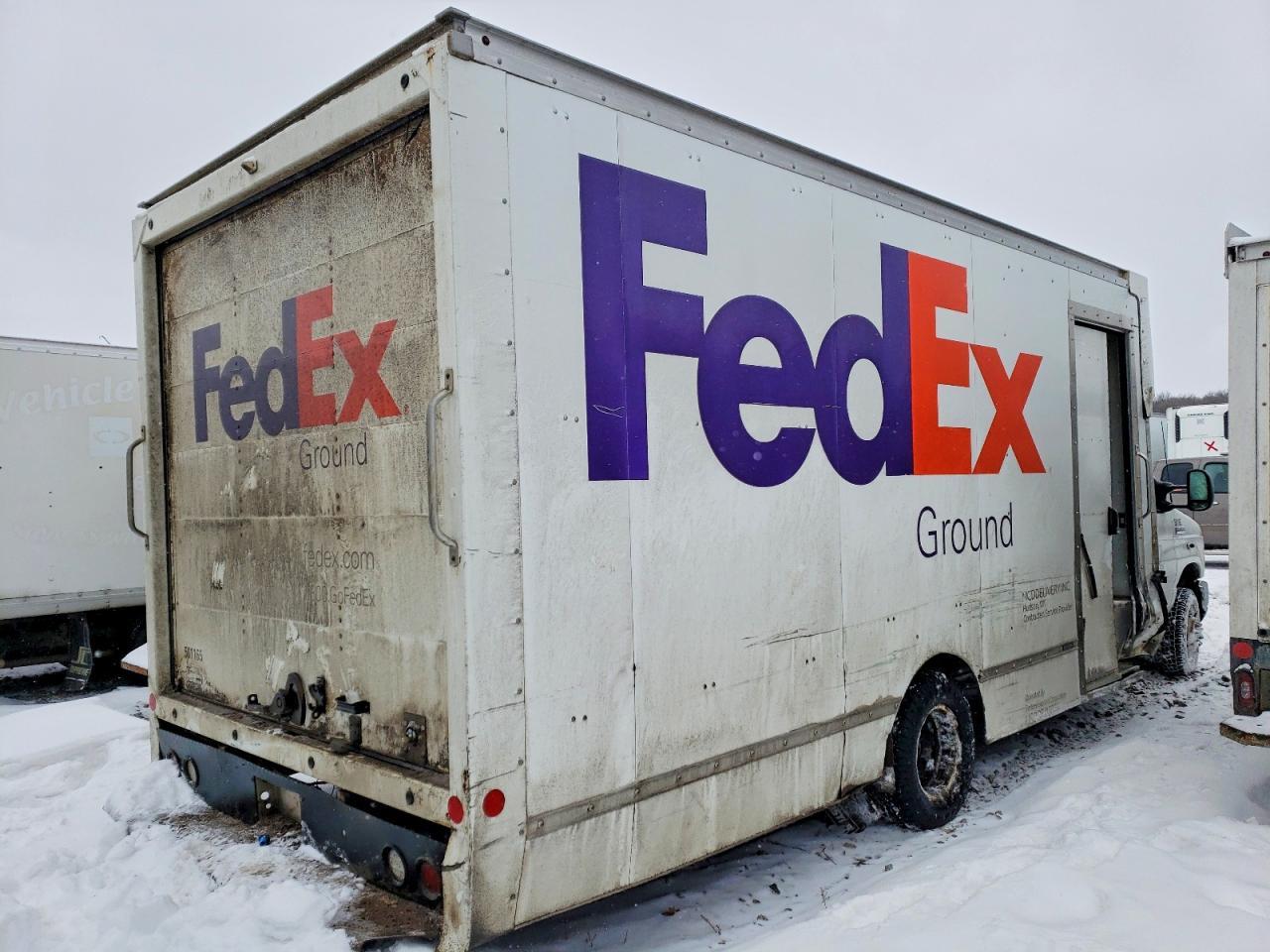 2022 Ford E450 Box Truck - Фото 3
