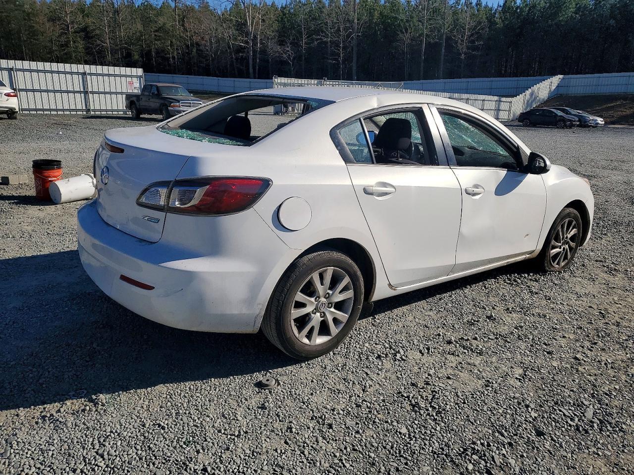 2013 Mazda 3 I - Фото 3