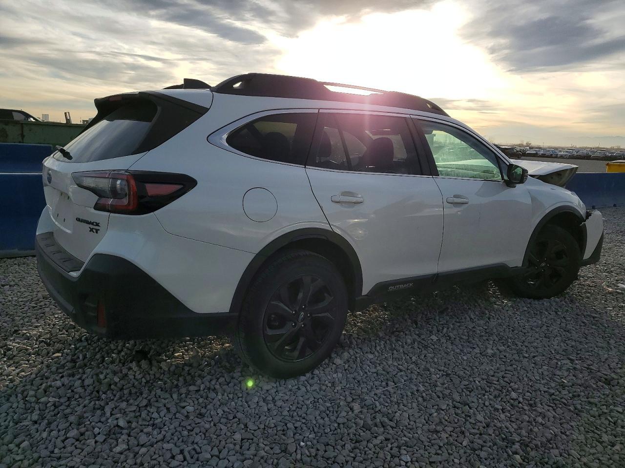 2022 Subaru Outback Onyx Edition Xt - Image 3
