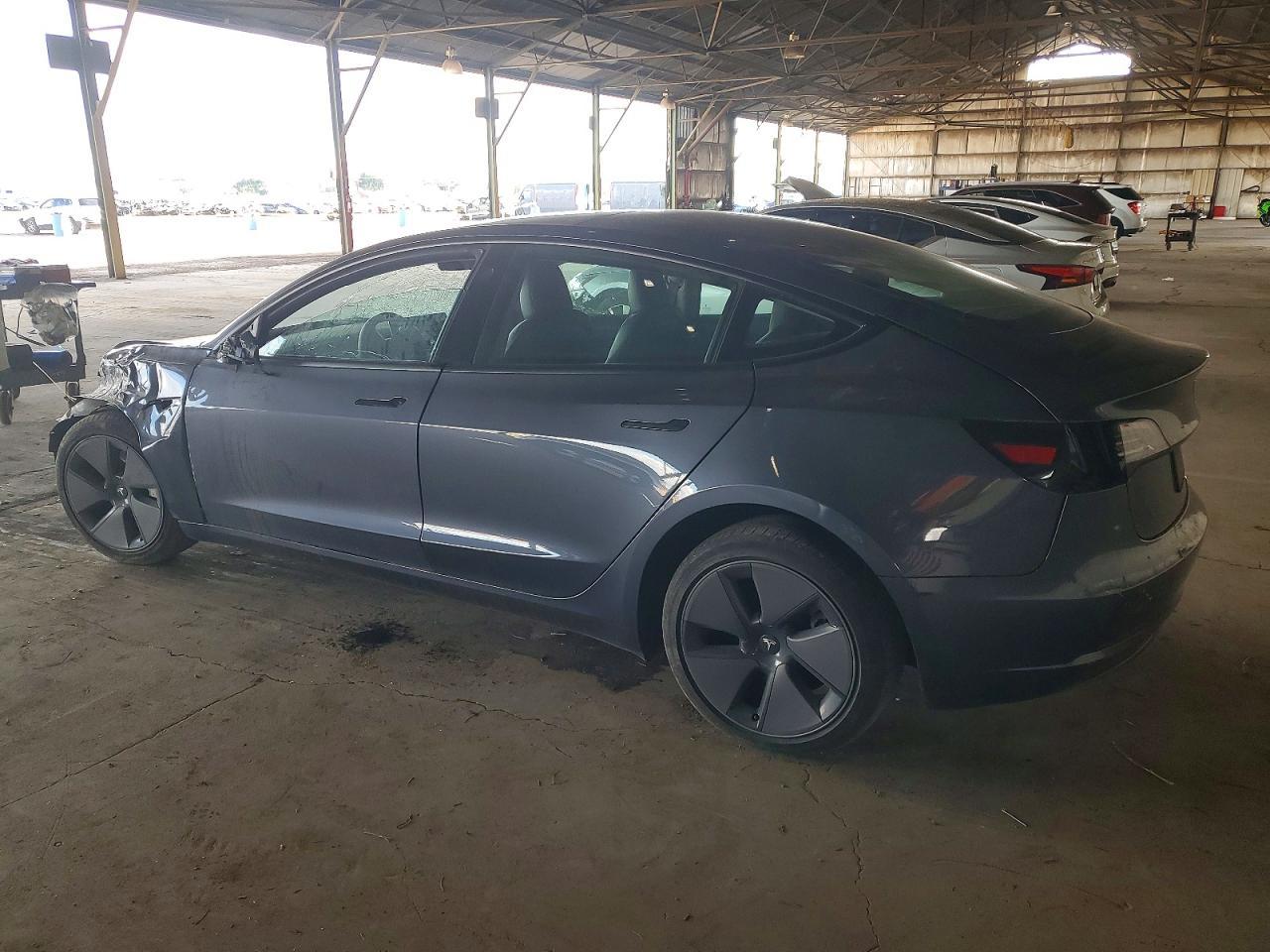 2023 Tesla Model 3 - Фото 2