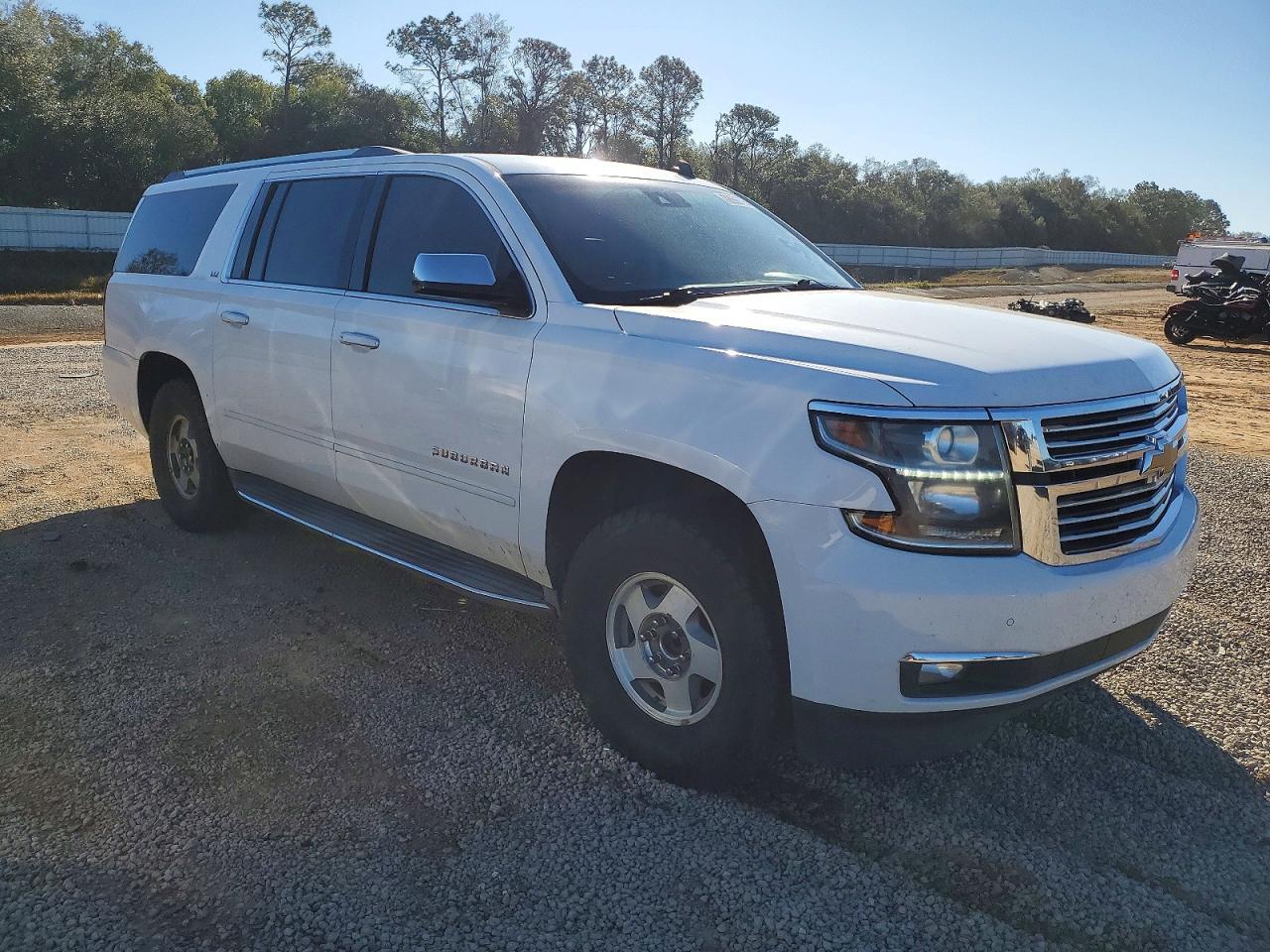 2015 Chevrolet Suburban C1500 Ltz - Image 4