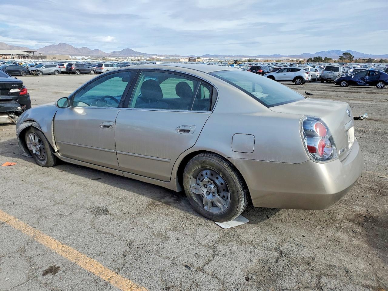 2006 Niss Altima S - Image 2